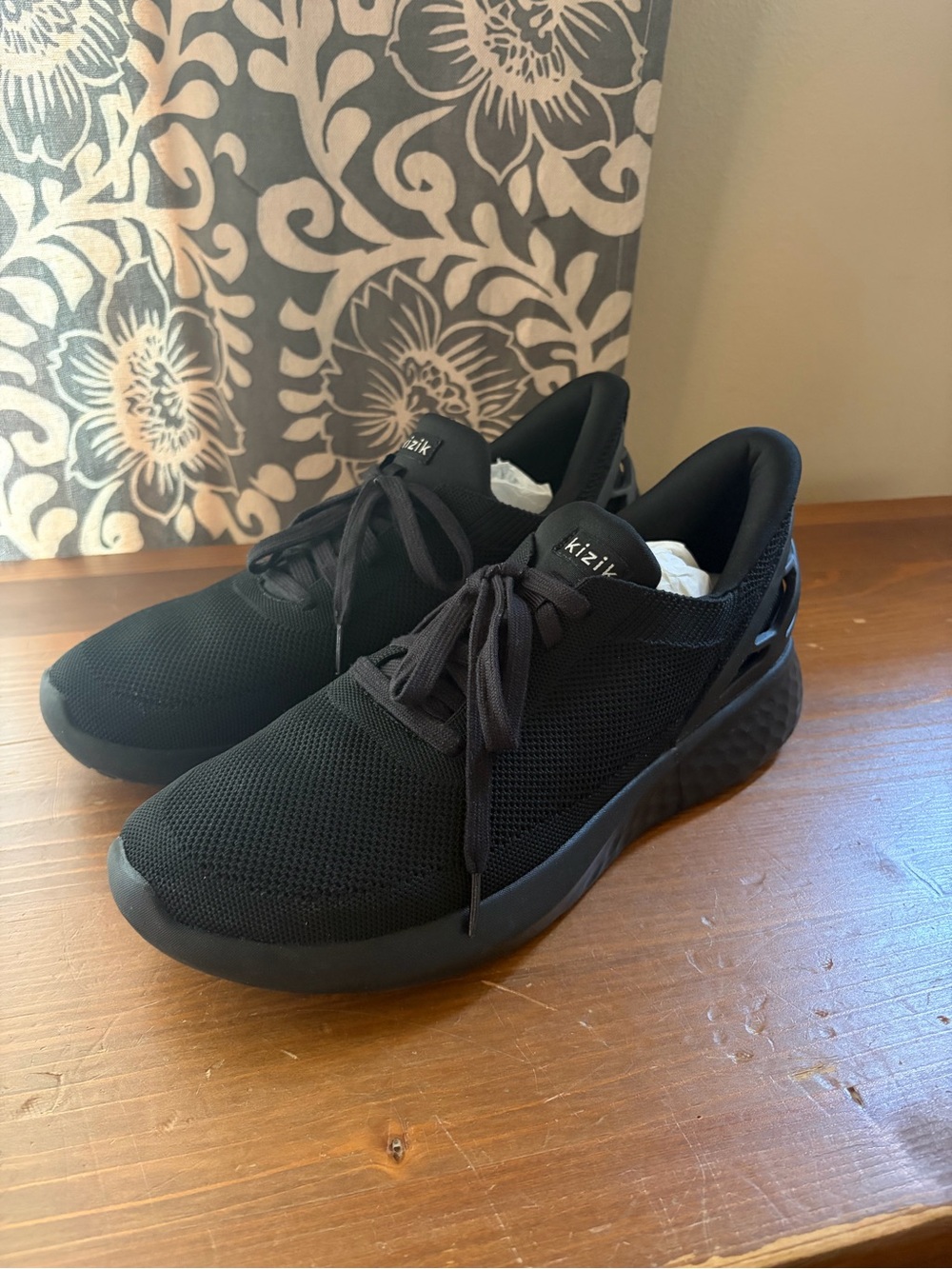 Kizik women’s black sneakers size 12.5 NWT